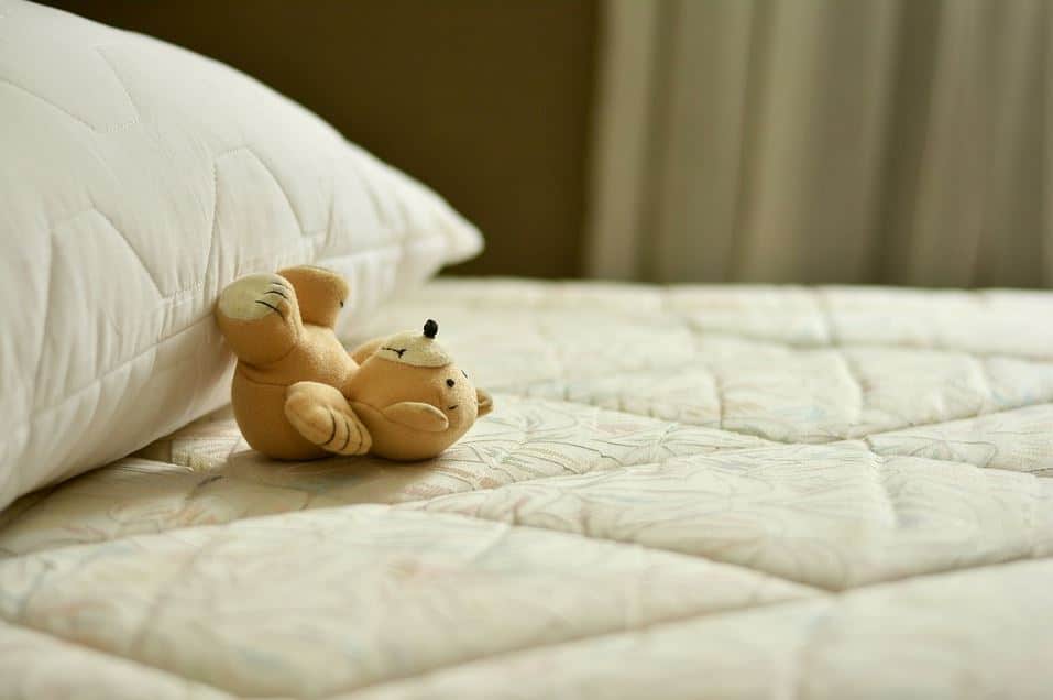 Maybe It’s Your Mattress: How to Tell if Hitting the Sack Is Hurting Your Back