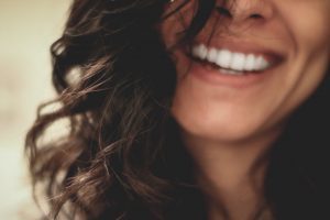 lesly juarez 1AhGNGKuhR0 unsplash 300x200 - How to Solve a Dry Mouth in 6 Steps